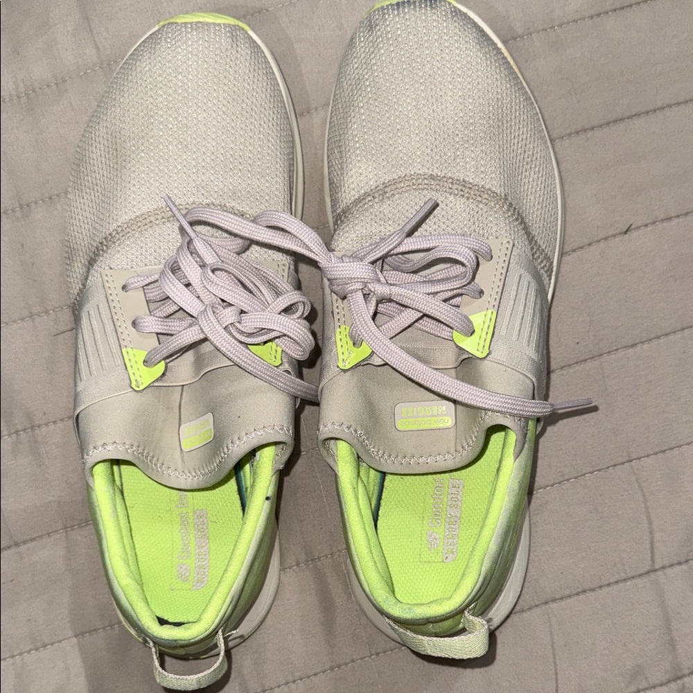 Women’s New Balance Dynasoft Green Athletic Sneakers size 9